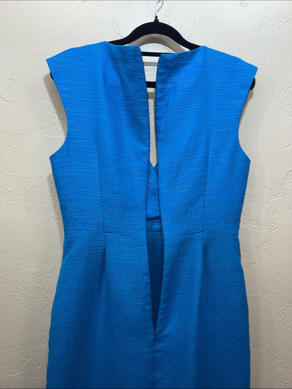 Trina Turk Midi Sheath Dress Bright Blue Cap Sleeve Size 4 Lined Darted V Neck - Picture 9 of 12